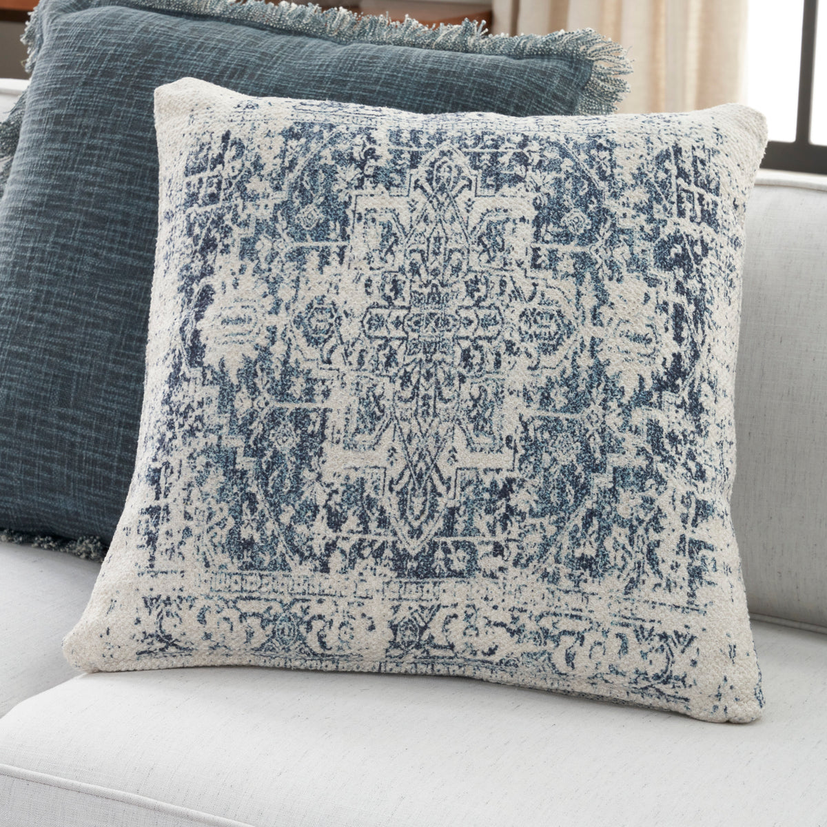 Lifestyle VJ020 Ivory Navy 20" x 20" Throw Pillows