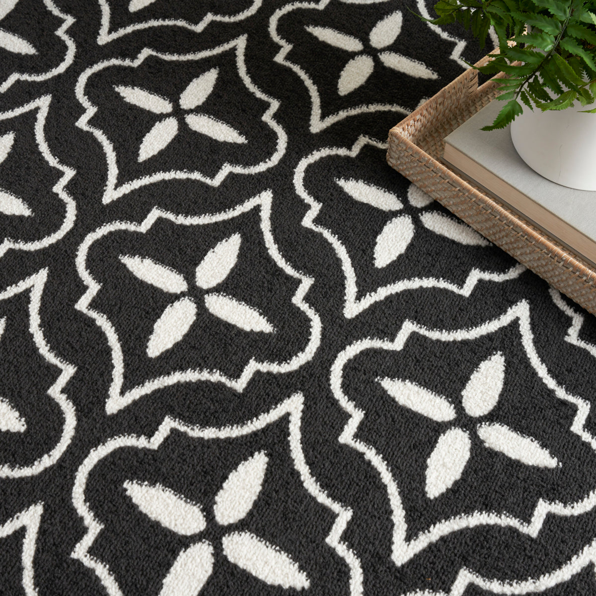 Nourison Essentials NRE04 Black Ivory Rug