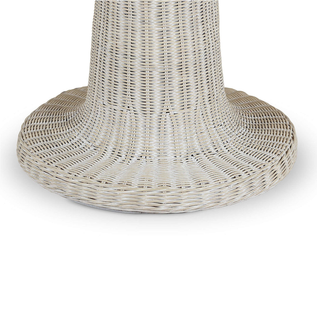 Scalloped Round Bistro Table w/ Tempered Glass in Rattan White Wash