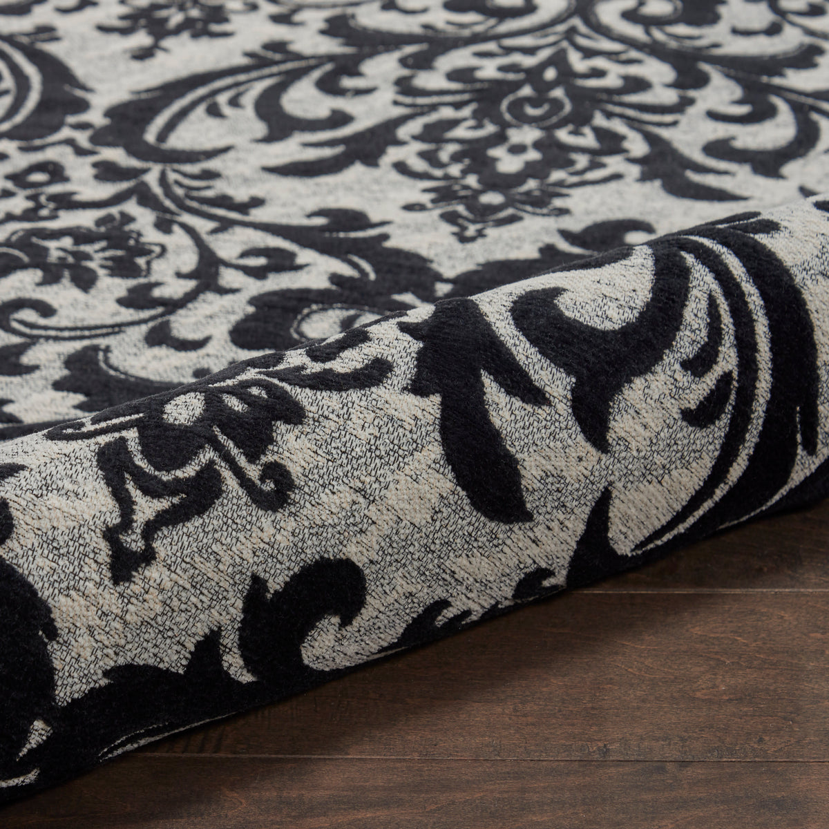 Damask DAS02 Black White Rug