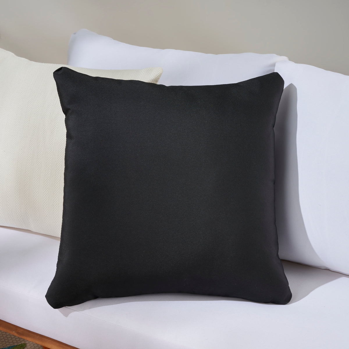 Aloha ALH01 Black 20" x 20" Throw Pillows