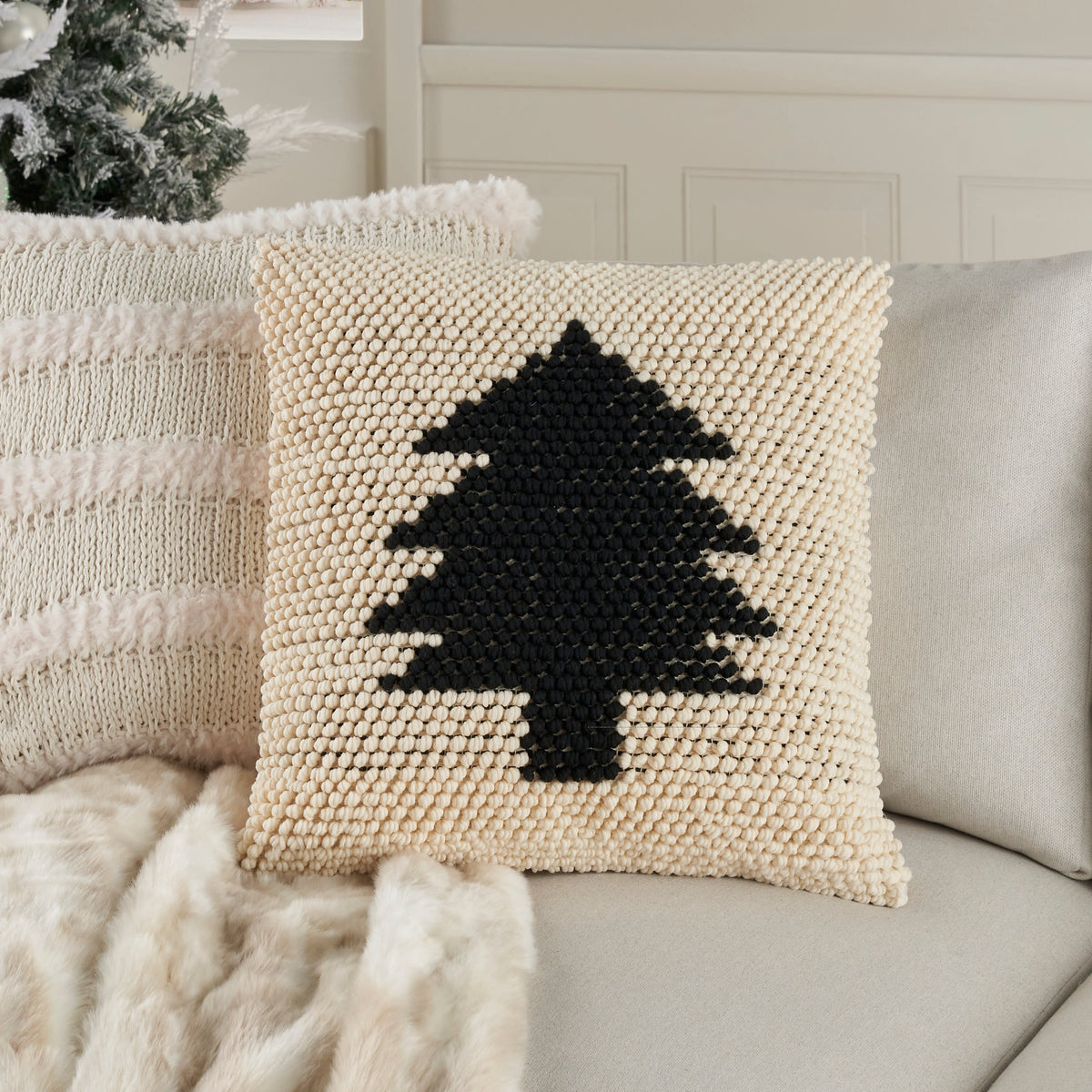 Holiday Pillows DC569 Ivory Black 20" x 20" Throw Pillows