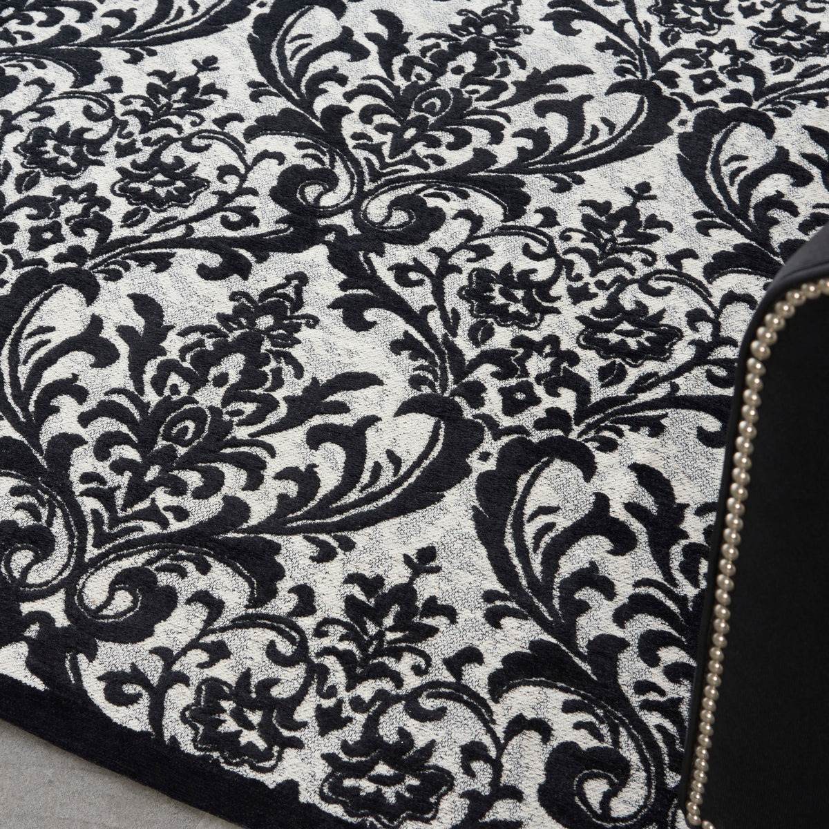 Damask DAS02 Black White Rug