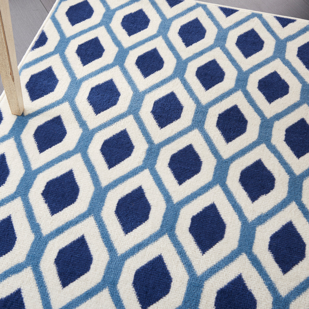 Grafix GRF22 White Navy Rug