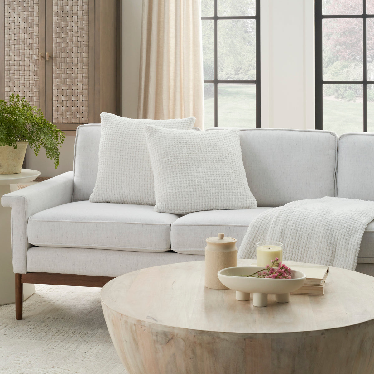 Lifestyle ZH225 White 18" x 18" Set of 2 Throw Pillows