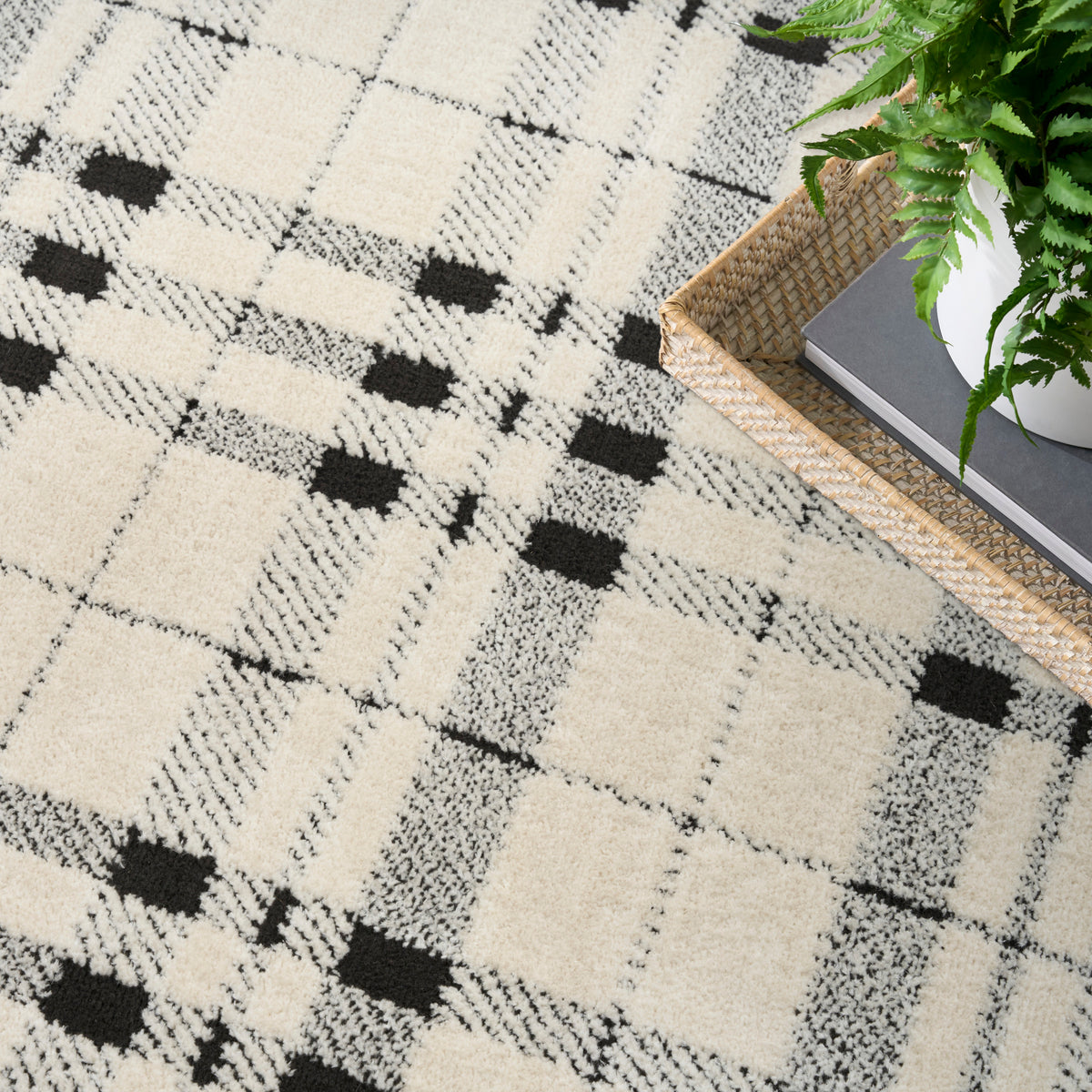 Modern Comfort MNC04 Ivory Black Rug