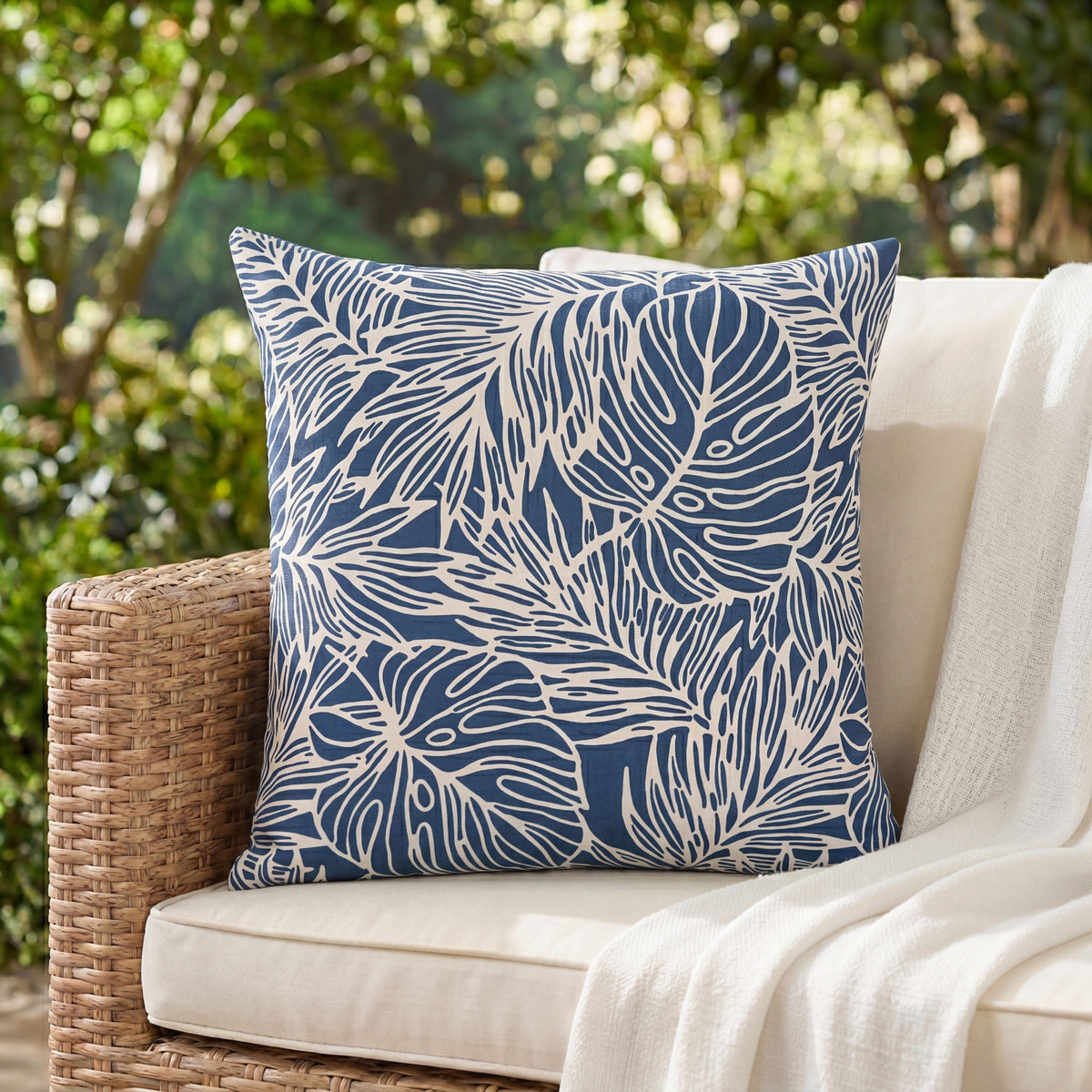 Outdoor Pillows VJ244 Navy 18" x 18" Throw Pillows