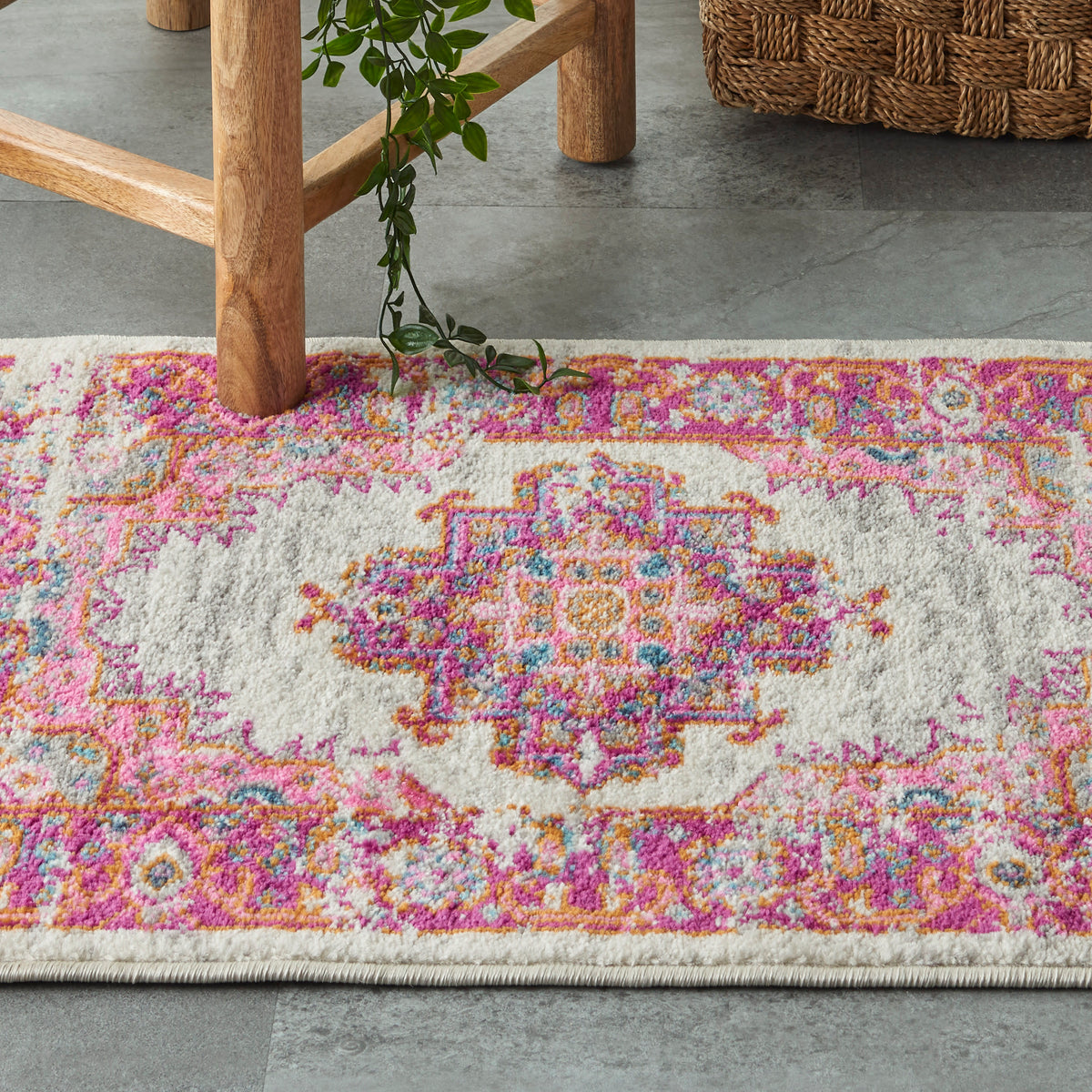 Passion PSN03 Ivory/Fuchsia Rug