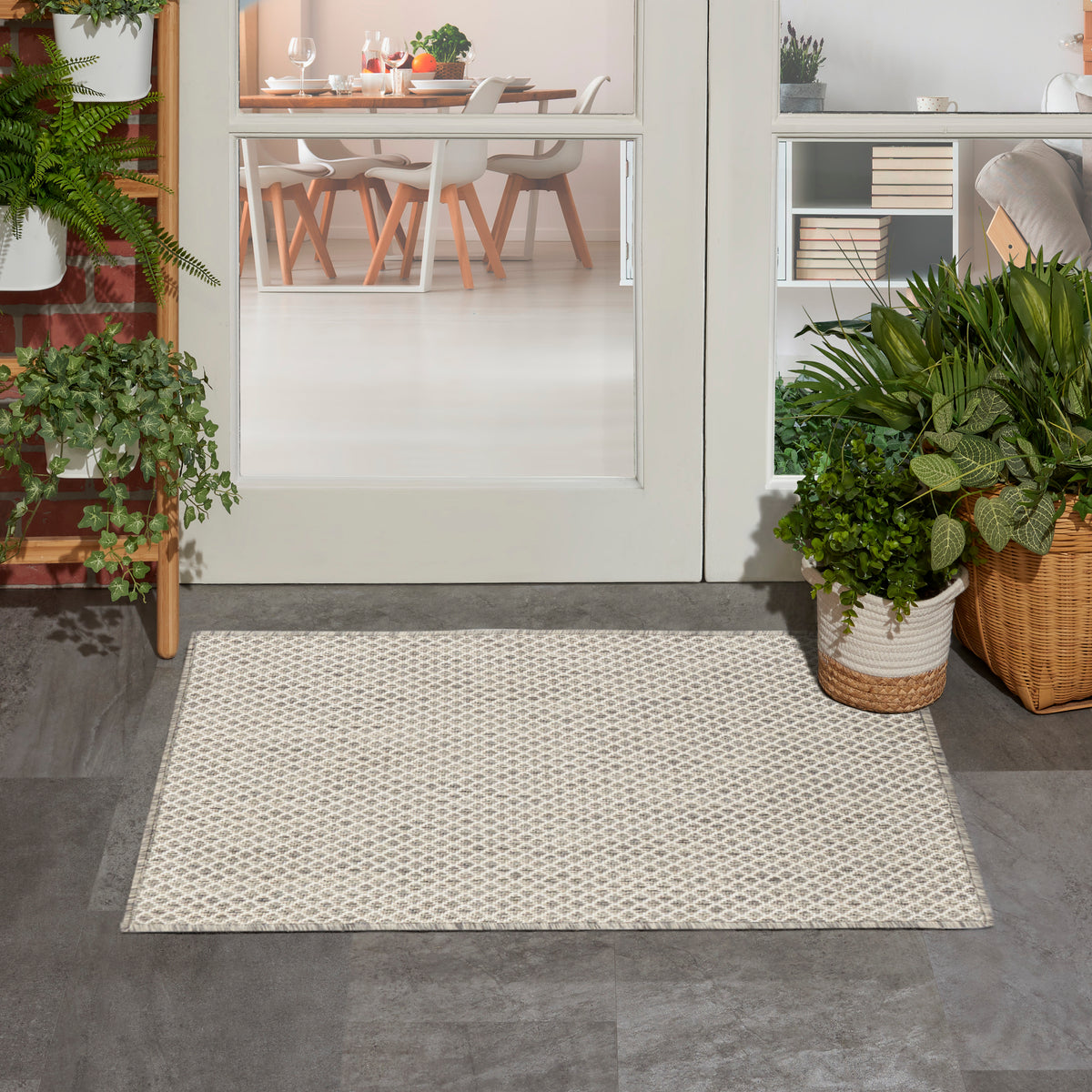 Courtyard COU01 Ivory Silver Rug