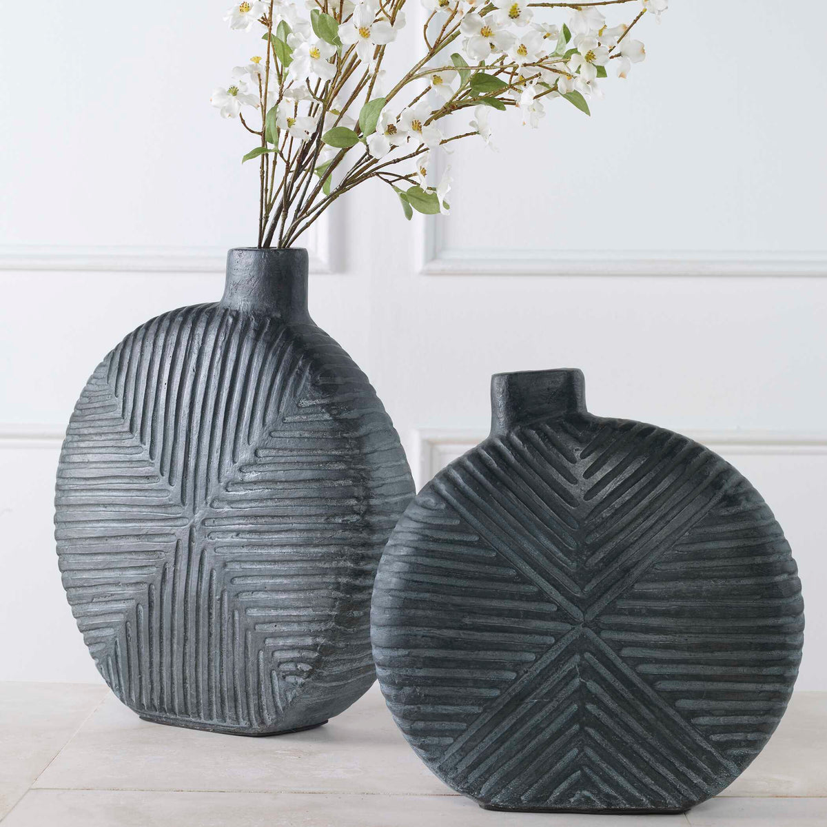 Viewpoint Aged Black Vases Set/2