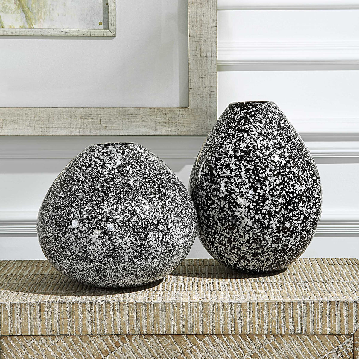 Cosmic Black & White Vases Set/2