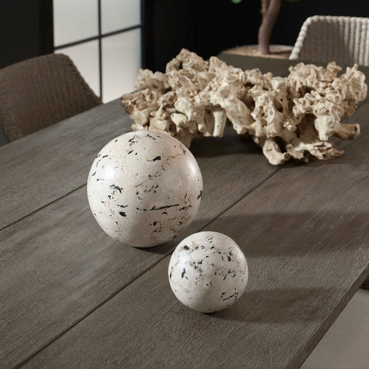 Nouveau Indoor-Outdoor Spheres Set/2