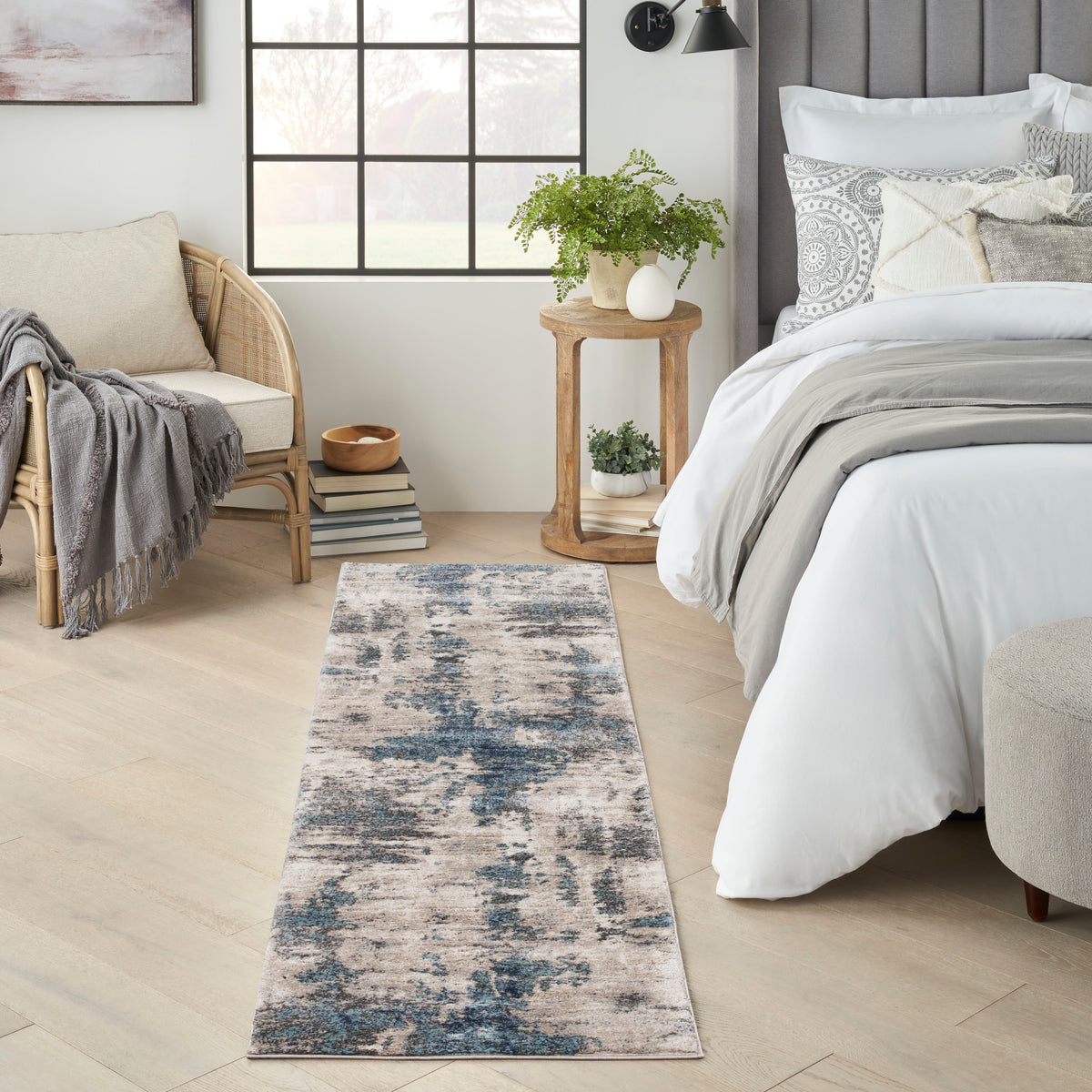 American Manor AMR04 Ivory Blue Rug