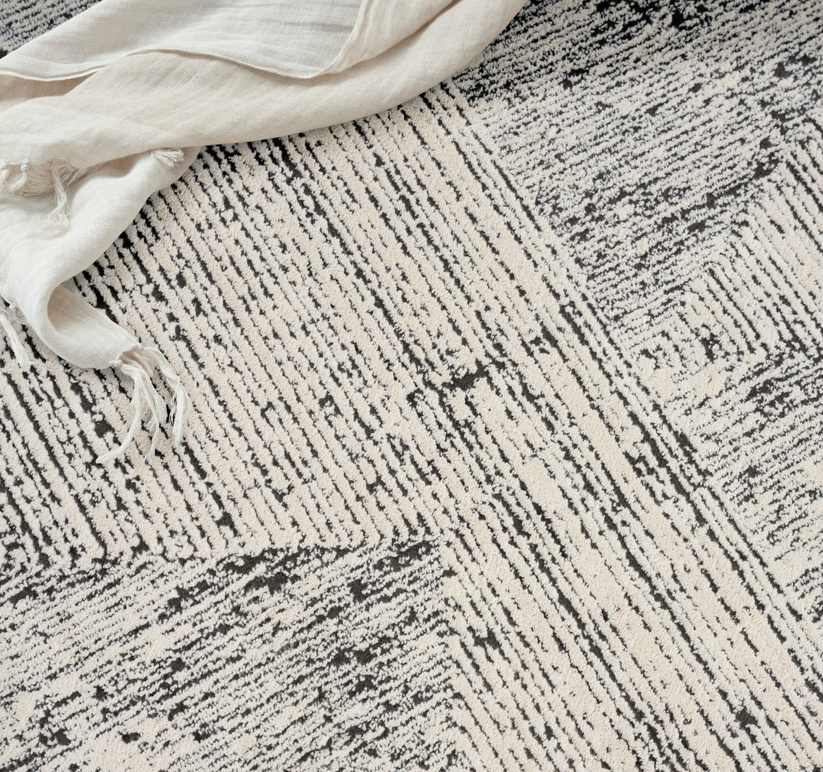 CK024 Irradiant IRR01 Cream Black Rug