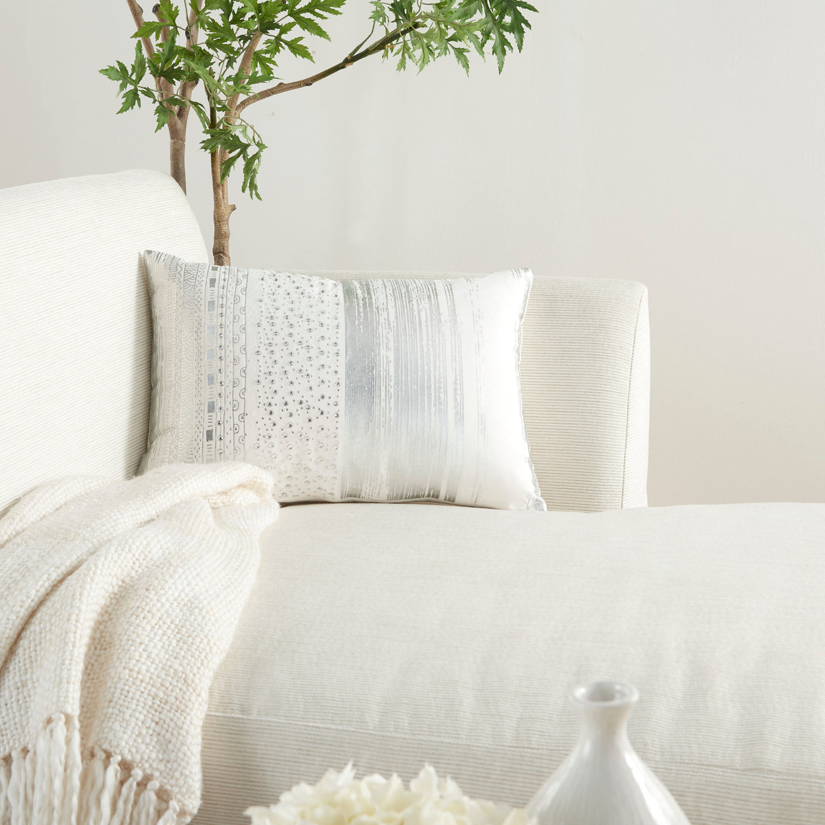 Sofia L0293 Silver 14" x 20" Throw Pillows