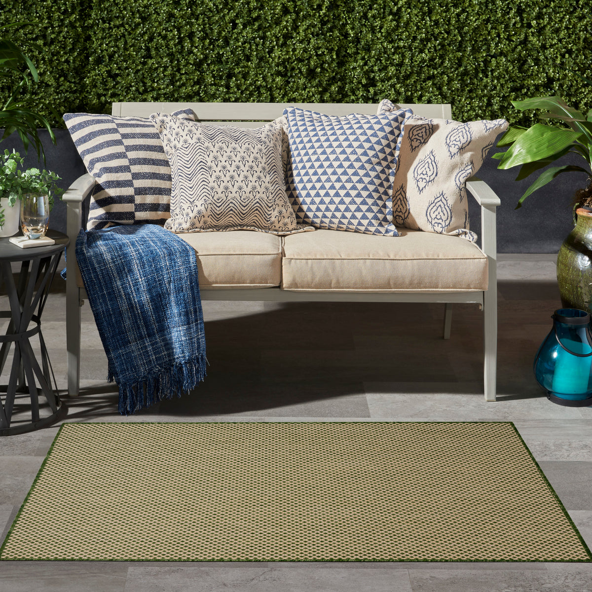 Courtyard COU01 Green Rug