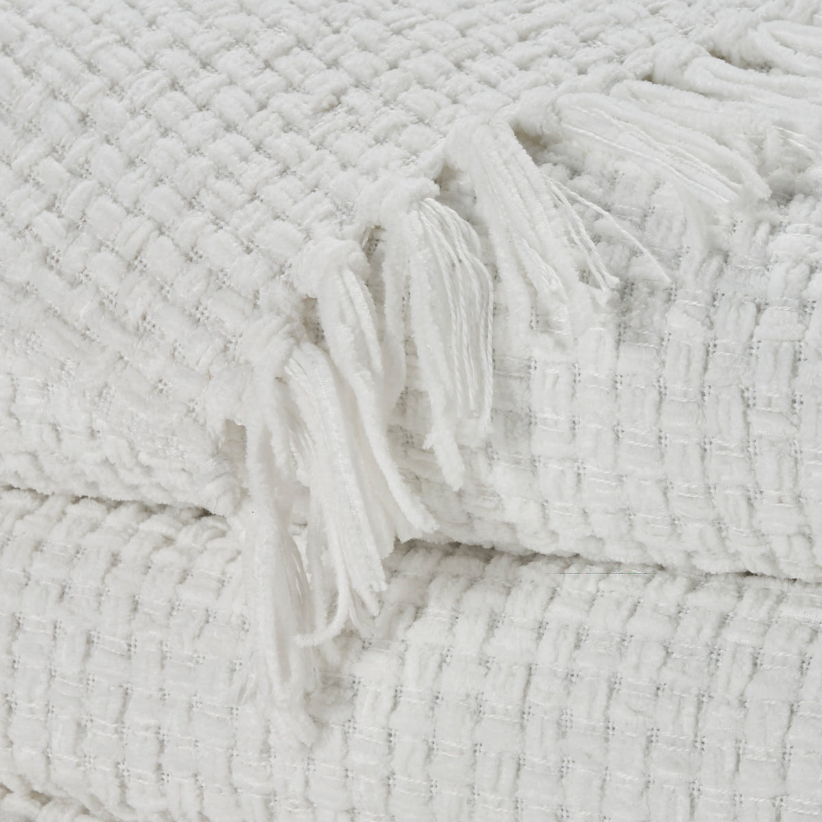 Lifestyle ZH225 White 70" x 103" Throw Blankets