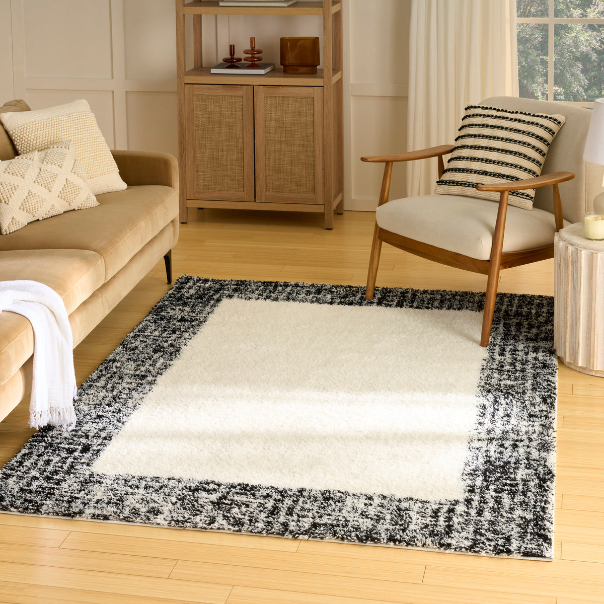 Pacific Shag PCS02 Ivory Black Rug