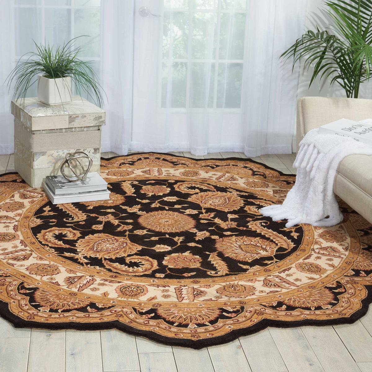 Heritage Hall HE19 Black Rug