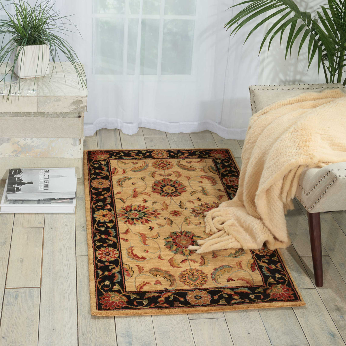 Living Treasures LI04 Ivory/Black Rug