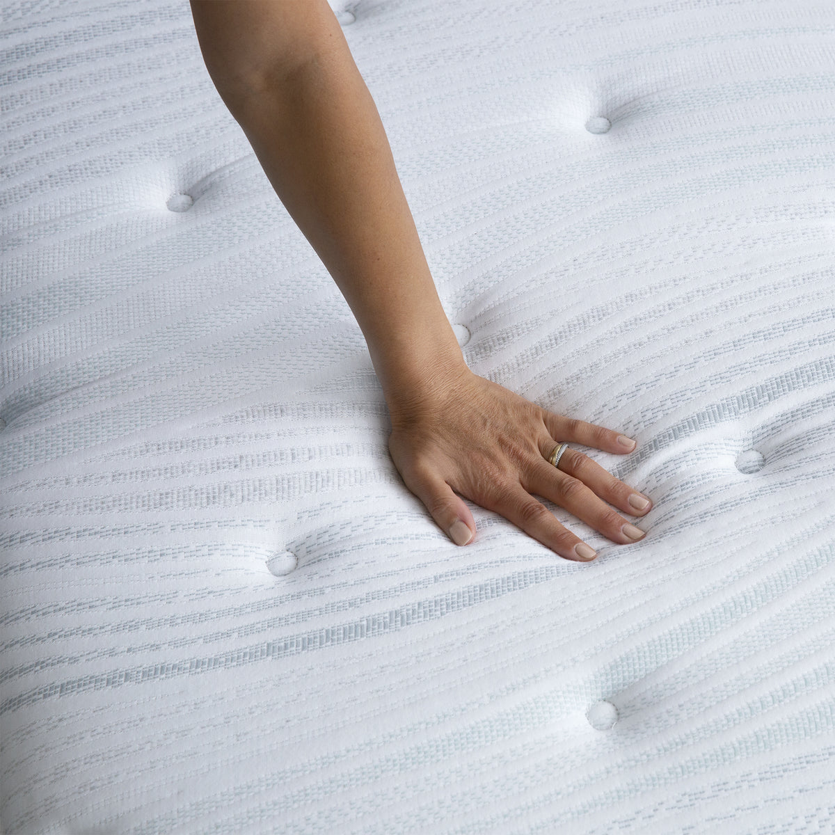 Harmony Cliffside Bay 12.25" Plush Mattress