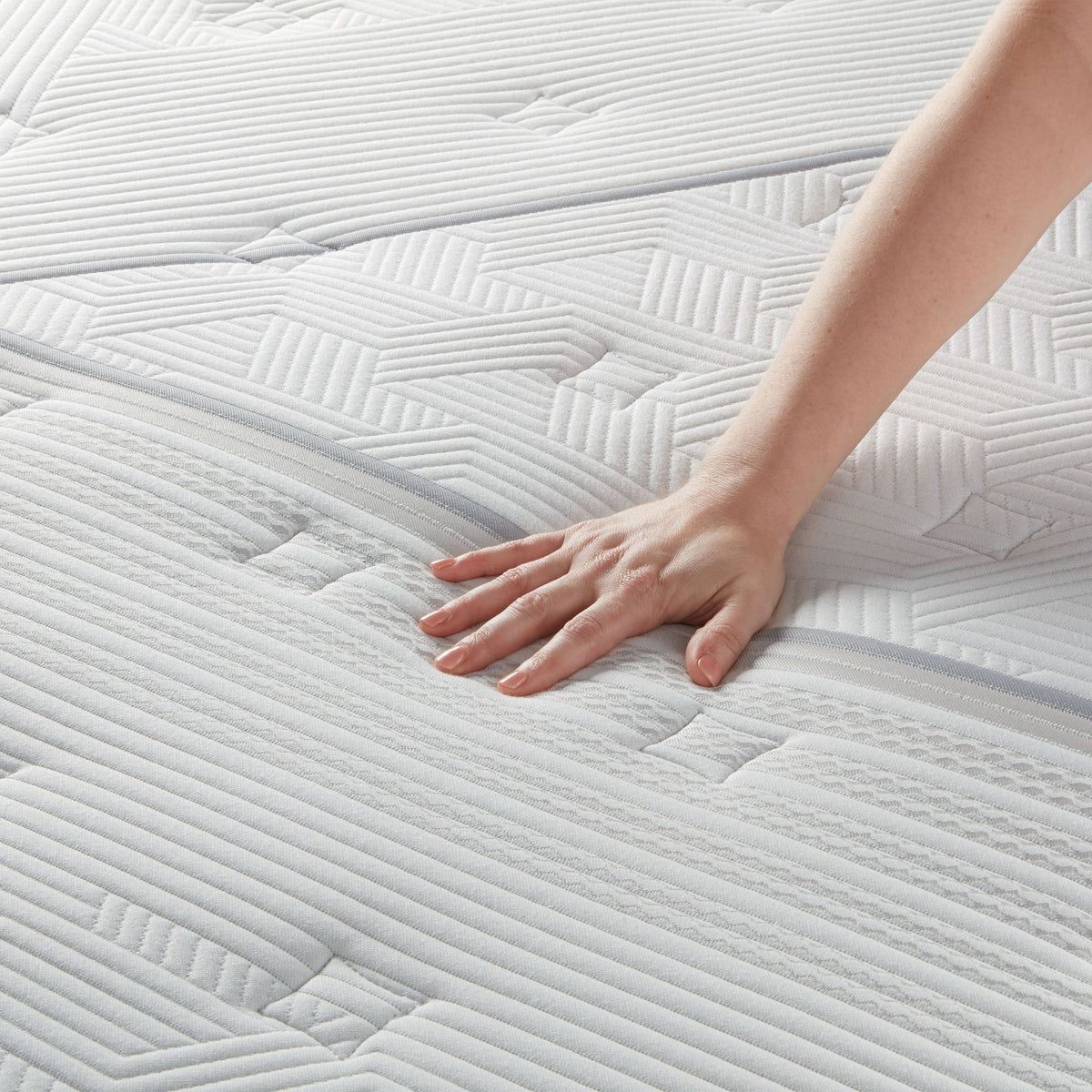 iComfort CF 2000 13.5" Hybrid Plush Mattress
