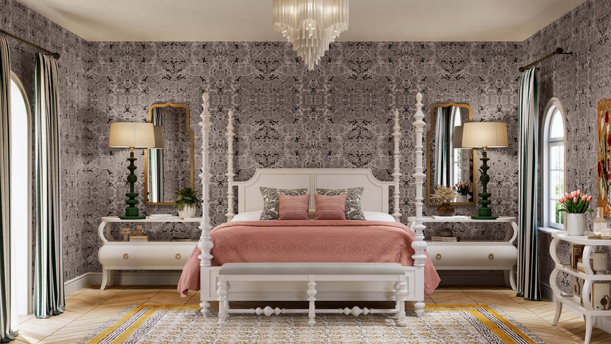 Savannah Bed King in True White (* adjustable posters)