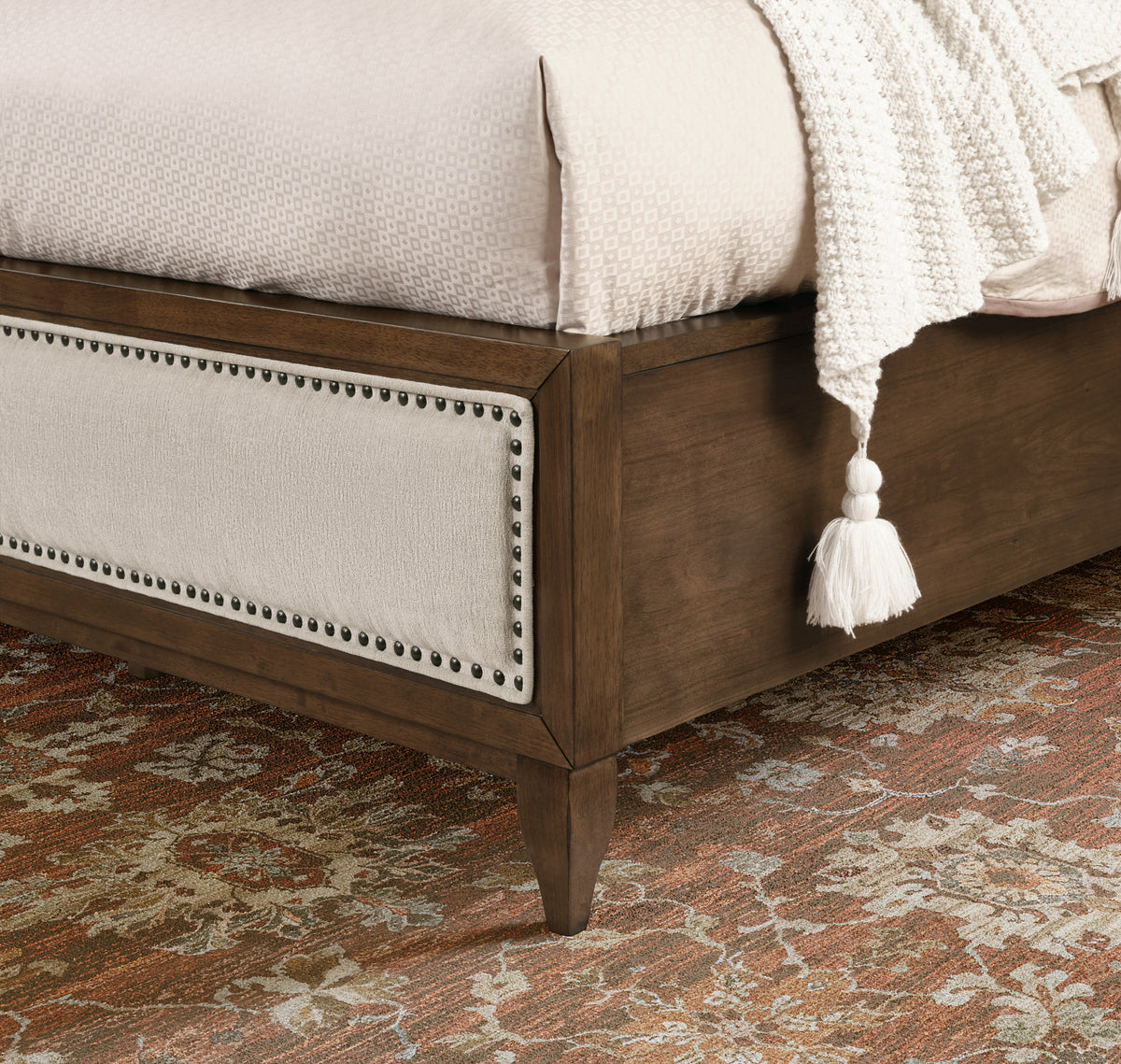 Bellevue King Bed (W1042-90K)