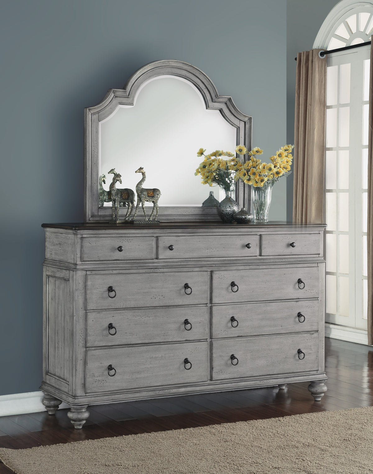 Plymouth Dresser