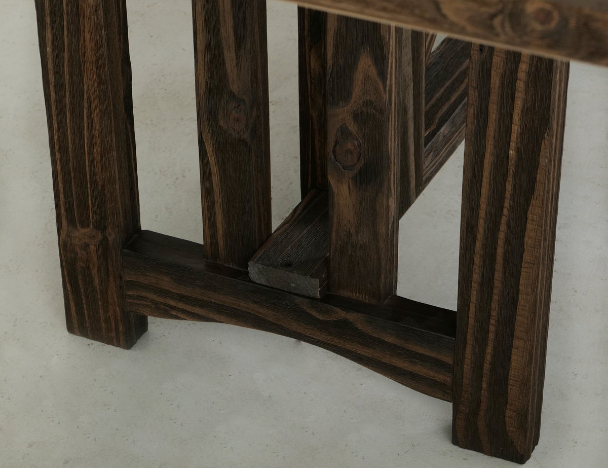 Dutton Table, Base