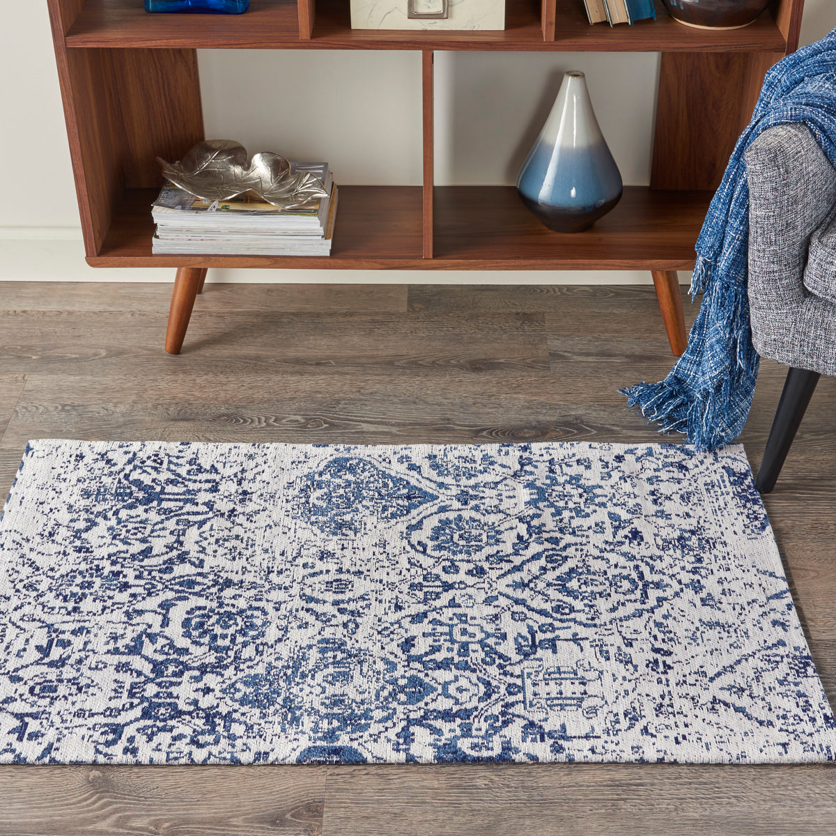 Damask DAS06 Ivory/Navy Rug