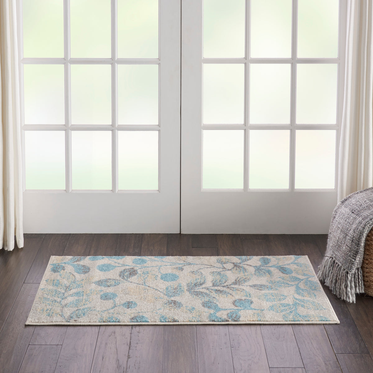 Tranquil TRA03 Ivory Turquoise Rug