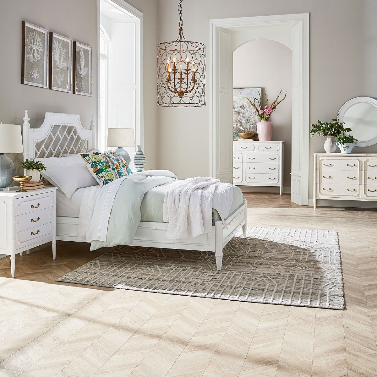 Chelsea Bed Queen in Architectural White