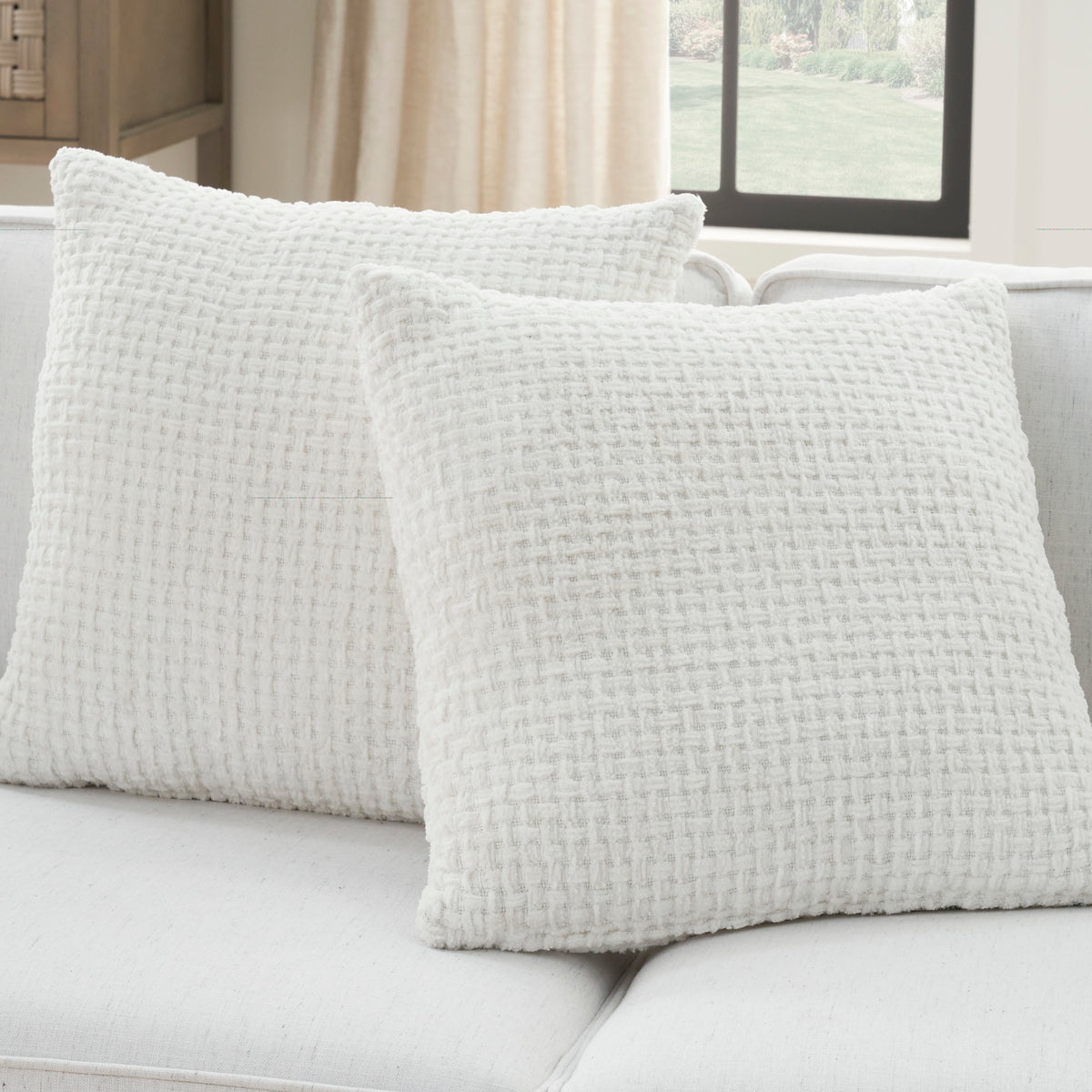 Lifestyle ZH225 White 18" x 18" Set of 2 Throw Pillows