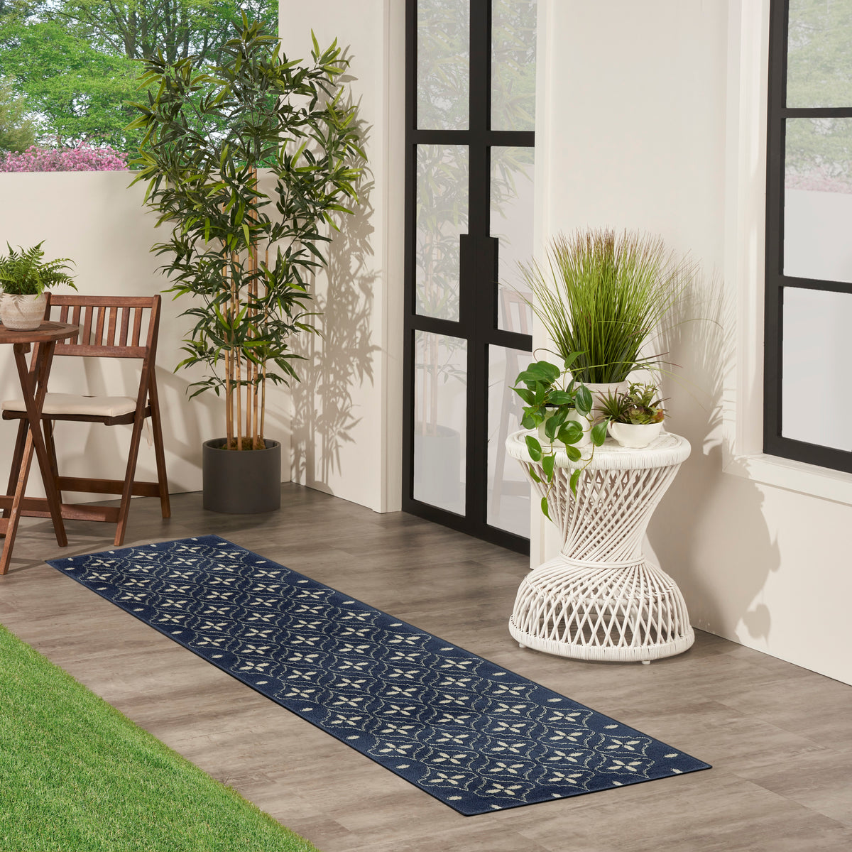 Nourison Essentials NRE04 Navy Ivory Rug
