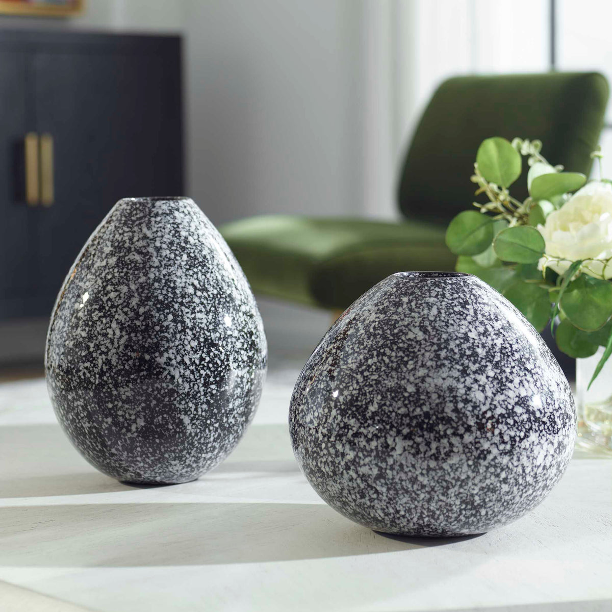 Cosmic Black & White Vases Set/2