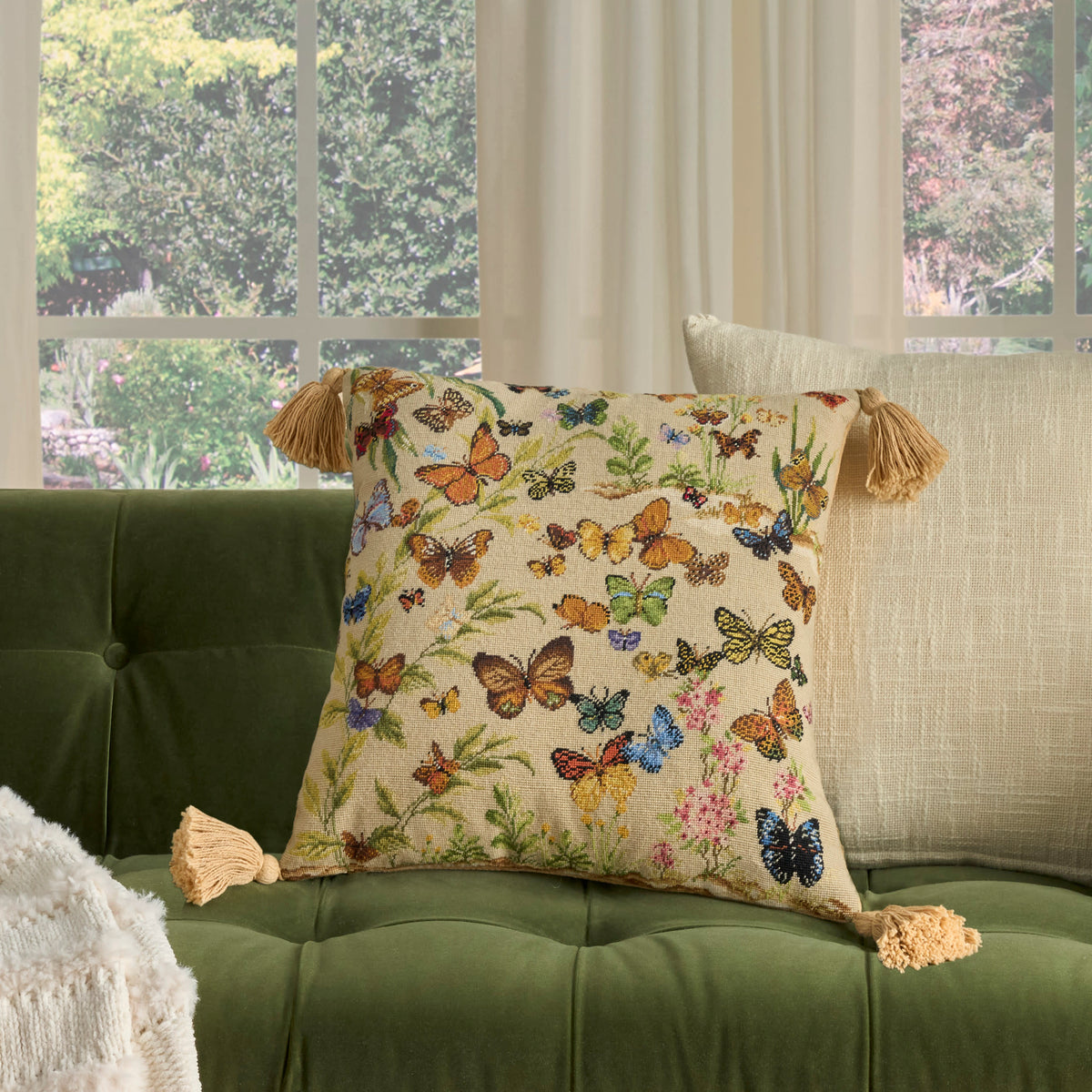 Vintage Pillow V8003 Beige 18" x 18" Throw Pillows