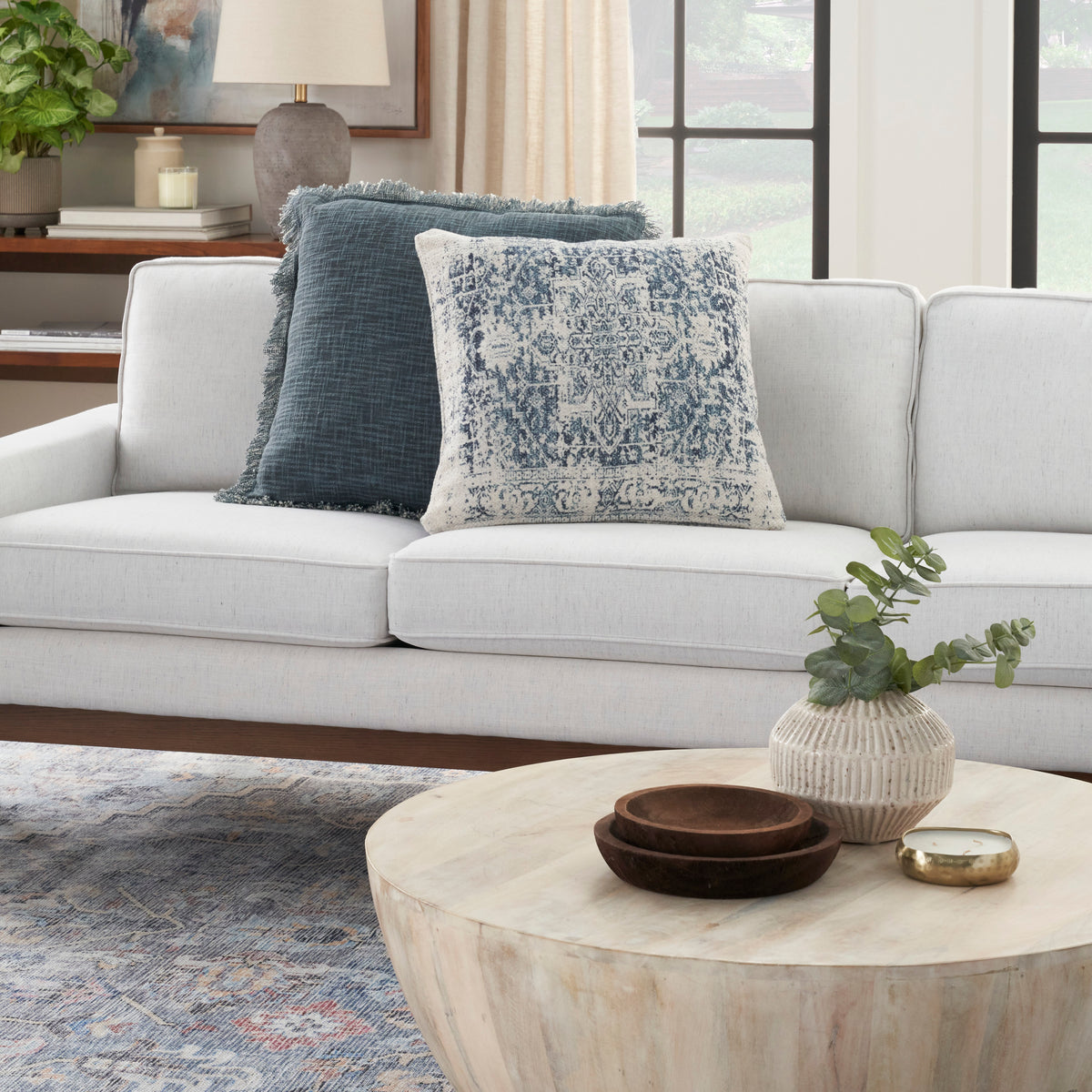 Lifestyle VJ020 Ivory Navy 20" x 20" Throw Pillows