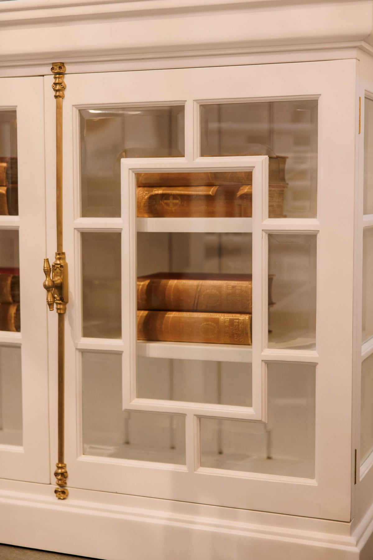 Bruges 2 Door Credenza in True White