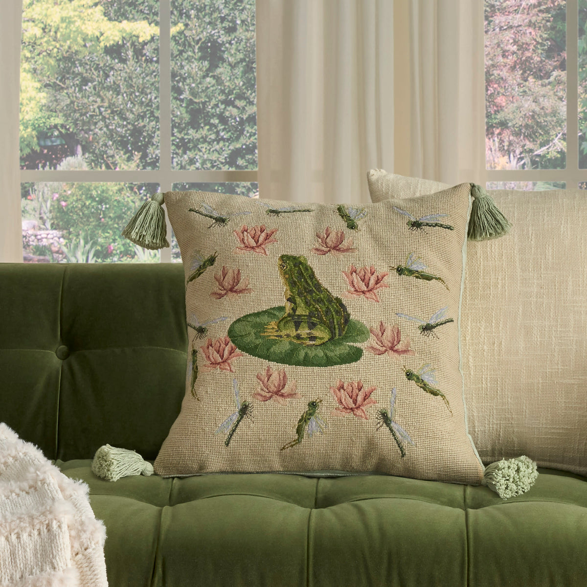 Vintage Pillow V8047 Seafoam 18" x 18" Throw Pillows